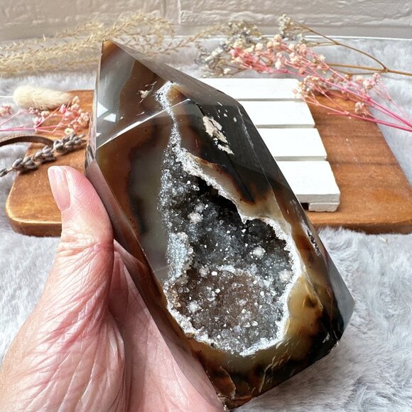 Gorgeous Agate Polished Point/Tower from Brazil - Picture 1 of 11